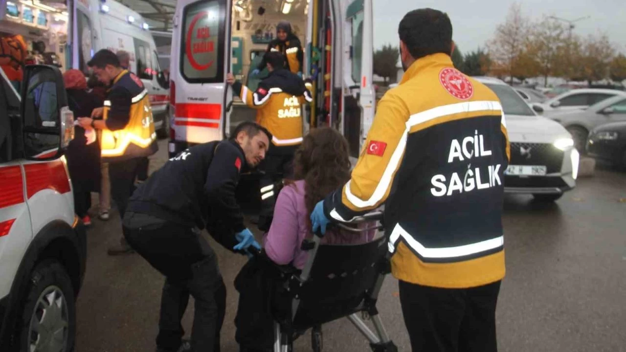 Konya'da renci servisi devrildi: 31 yaral