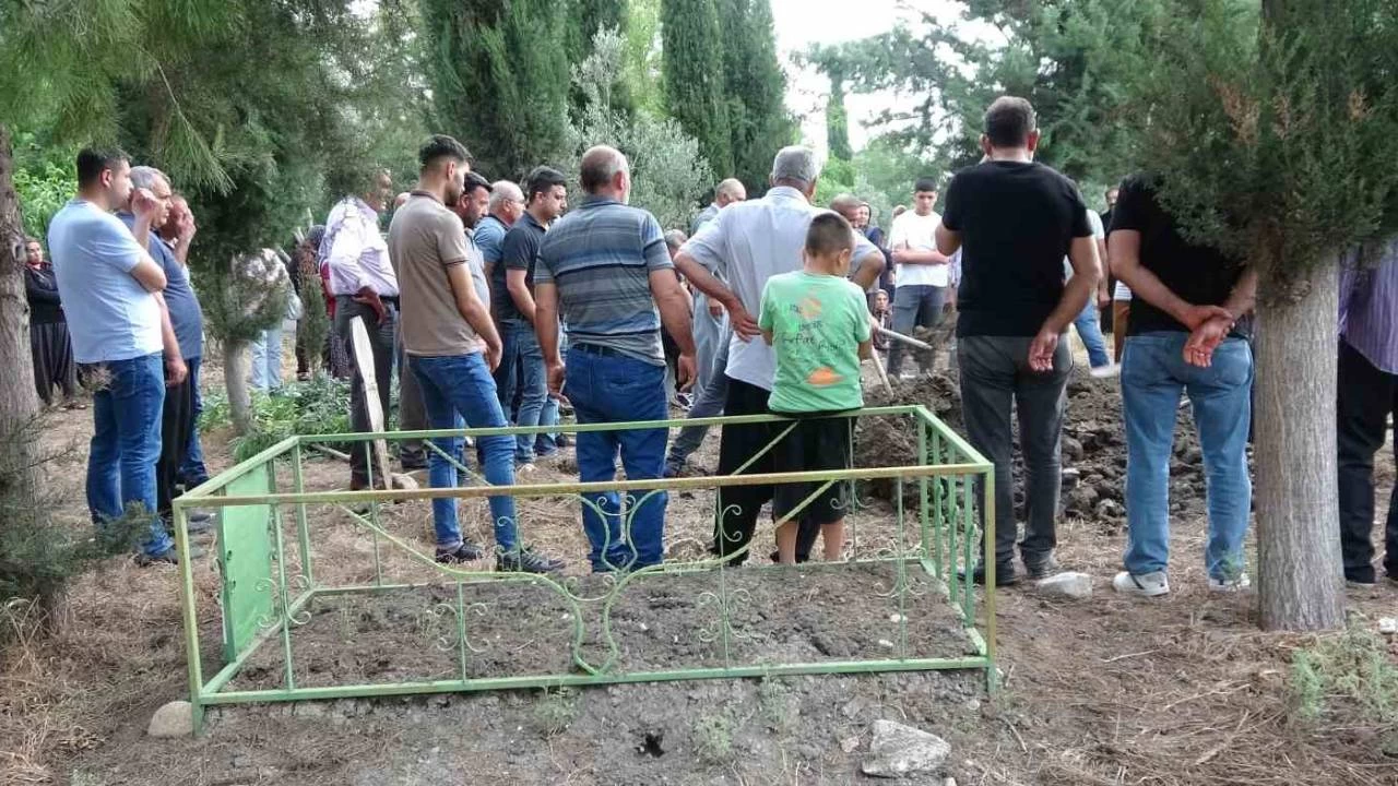 Köpeklerin saldırısında ölen yaşlı kadın toprağa verildi