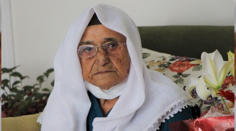 Korona 119 yaşındaki 'Şeker nine'yi teğet geçti
