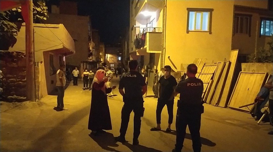 Korona halayına polis baskını