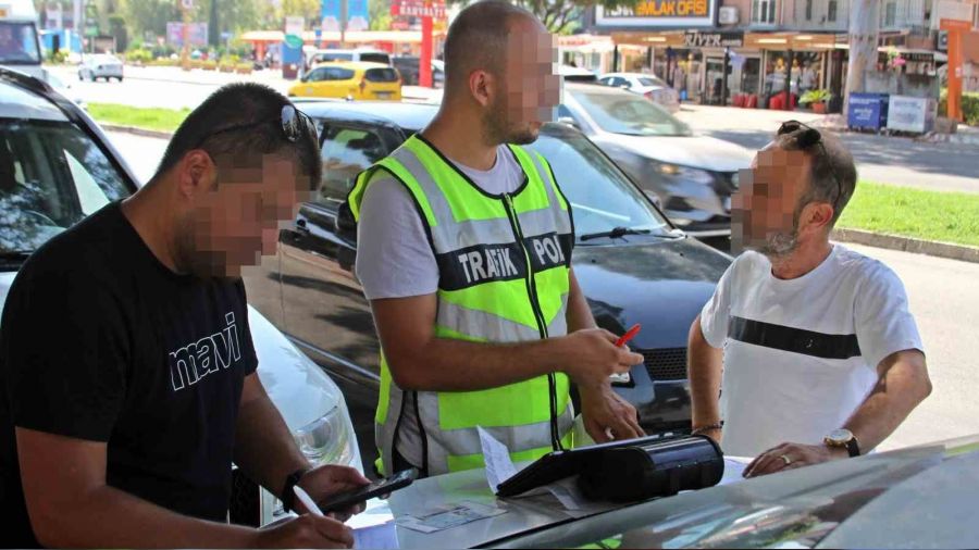 Korsan taksilere m��teri k�l���ndaki polis �oku