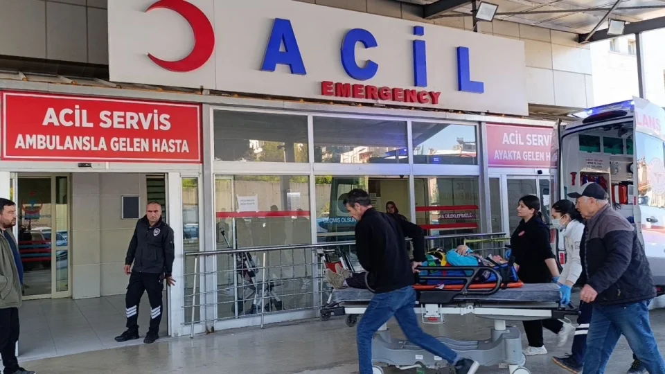 Kozan'da tar�m i��ileri �l�mden d�nd�: 15 yaral�