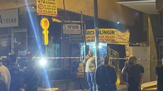 Küçükçekmece'de bir iş yerine ses bombası atıldı