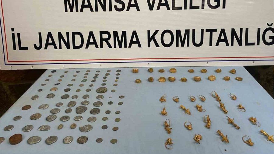 Kula'da tarihi eser operasyonu: Onlarca sikke ve y�z�k ele ge�irildi