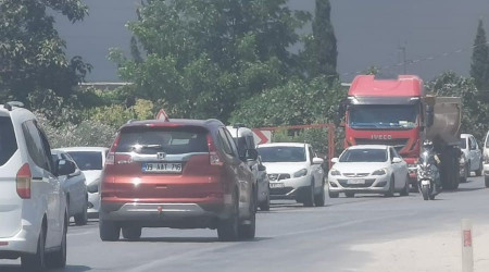 Kuşadası'na yazlıkçı akını: 1 günde 10 binden fazla araç giriş yaptı