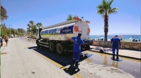 Kuşadası'nda 9 günlük bayram tatilinde plajlardan 3500 ton atık toplandı