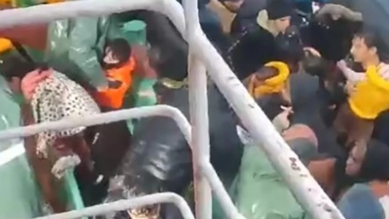 Ku�adas�'nda denizde can pazar�