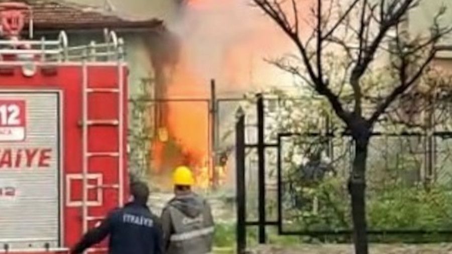 K�tahya'da trafo yang�n� pani�e neden oldu