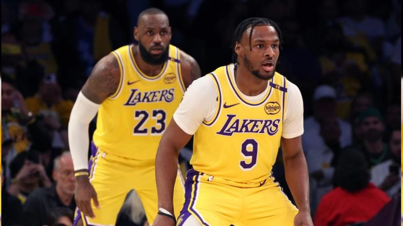 LeBron, 20 yaşındaki oğlu ile maça çıktı
