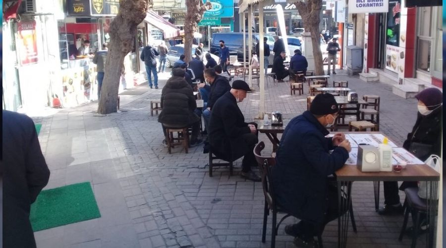 Lokanta ve restoranlar a��ld� ama vatanda� tedirgin
