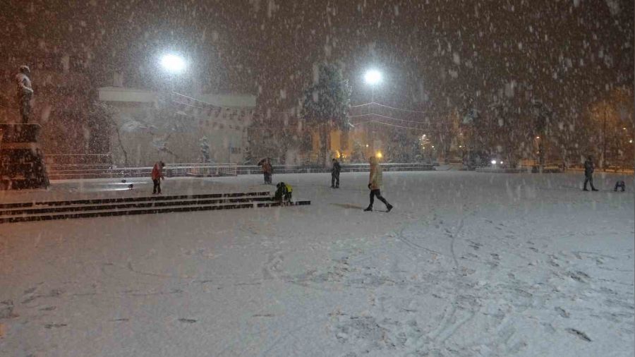 Malatya'ya lapa lapa kar yad