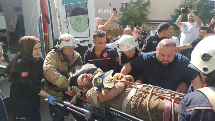 Maltepe'de istinat duvarı çöktü, iki işçi göçük altında kaldı