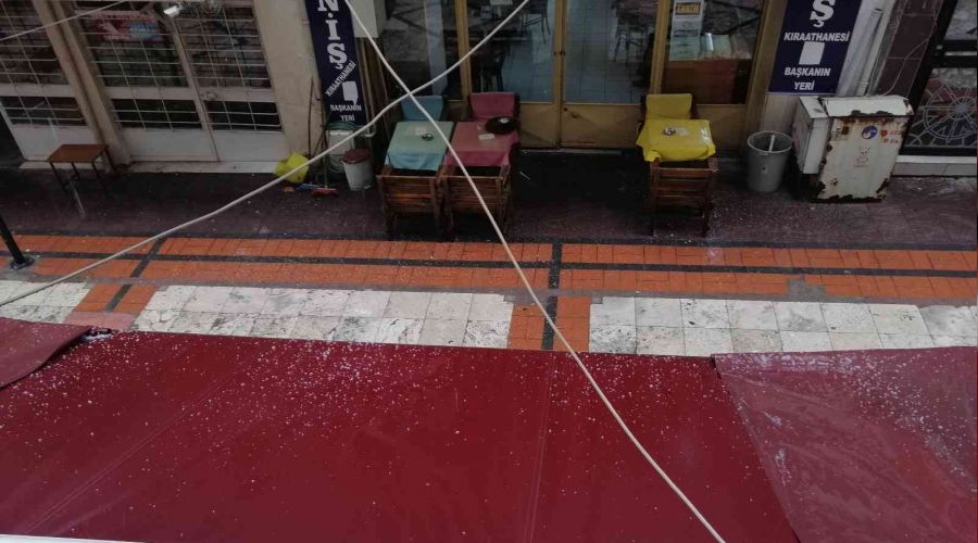 Manisa'da kısa süreli dolu etkili oldu