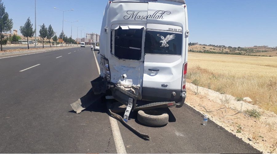 Mardin'de pikap ��retmen servisi ile �arp��t�: 7'si ��retmen 9 yaral�