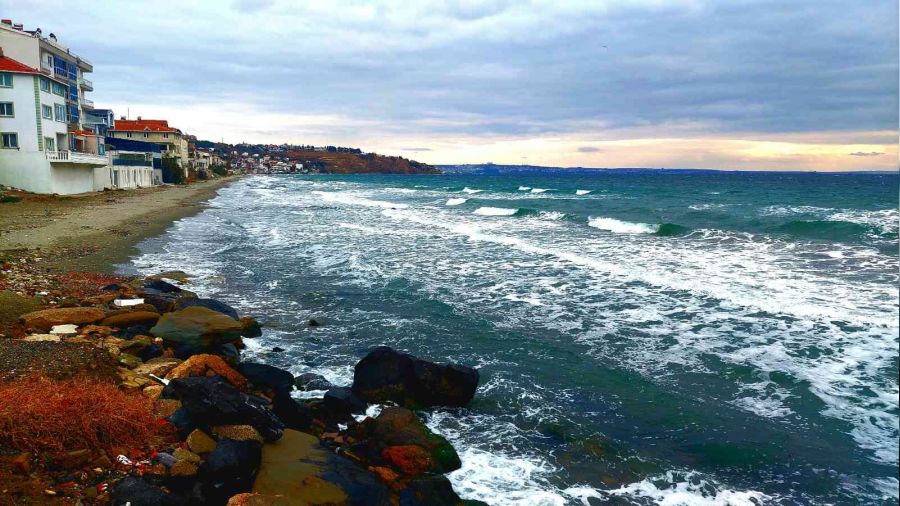 Marmara'da deniz ulaşımına poyraz engeli