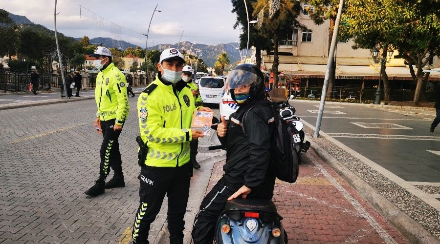 Marmaris'te '' Kaskım Kafamdaki kaskom'' broşürleri dağıtıldı