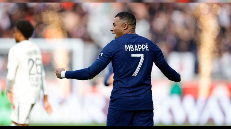Mbappe PSG'de devam edecek