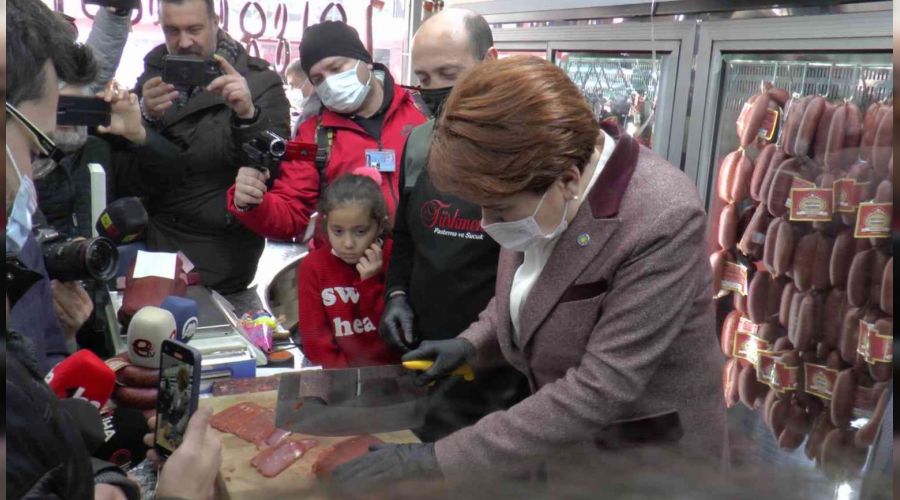Meral Akşener, Kayseri'de pastırma doğradı
