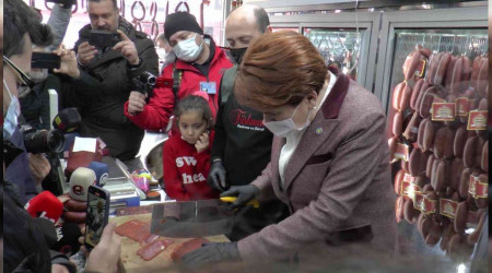 Meral Akşener, Kayseri'de pastırma doğradı