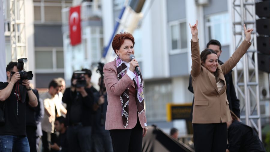 Meral Akşener'den gençlere maaş müjdesi