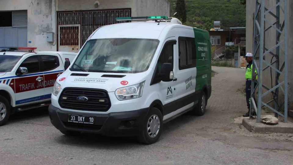 Mersin'de katliam yapan zanl�n�n cenazesi adli t�pa g�nderildi