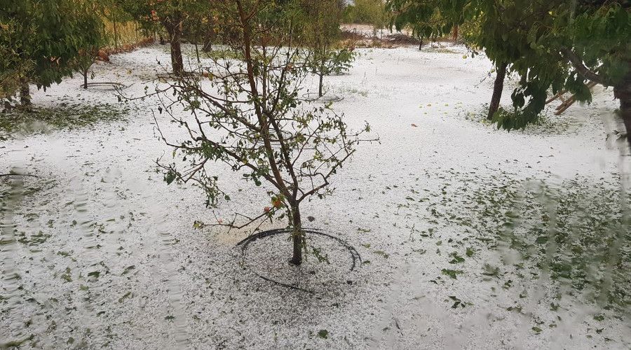 Mersin'de iddetli yamur ve dolu etkili oldu