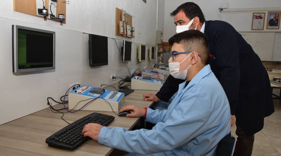 Meslek lisesinden UV ���nla hava temizleme cihaz�