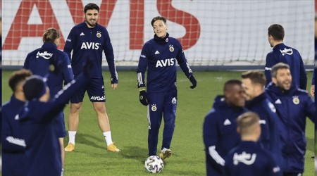 Mesut'un imza törenine büyük ilgi