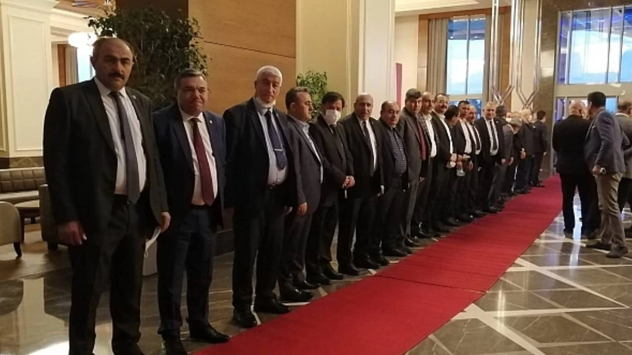 MHP'li 218 belediye başkanı kampa girecek