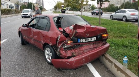 Minibüs otomobile çarpıp kaçtı
