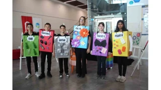 Minik öğrenciler, atıkları kıyafete ve sanat eserine dönüştürüp sergiledi