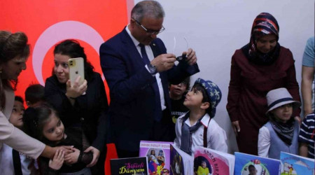 Minik renciler kendi kitaplarn bast