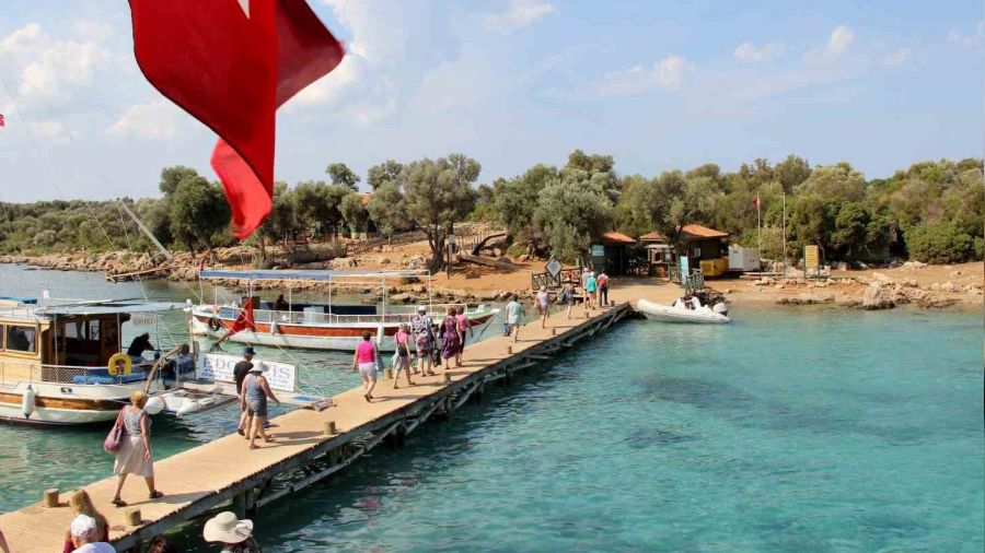 Muğla 2023'e rekor turist ile başladı