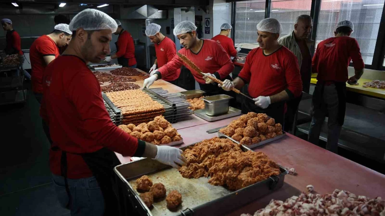 M�h�rs�z sat�lan ve kesilen etlere dikkat!