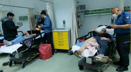 "Neden baktın'" tartışmasında 2 kişi hastanelik oldu