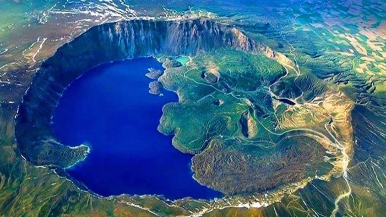 Nemrut Krater G�l�: Do�unun volkanik mucizesi