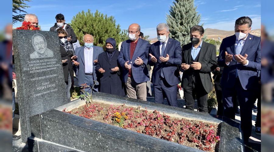 Neşet Ertaş Kırşehir'deki mezarı başında anıldı