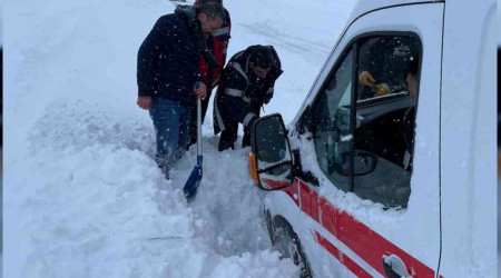Nevşehir'de ambulans kara saplandı