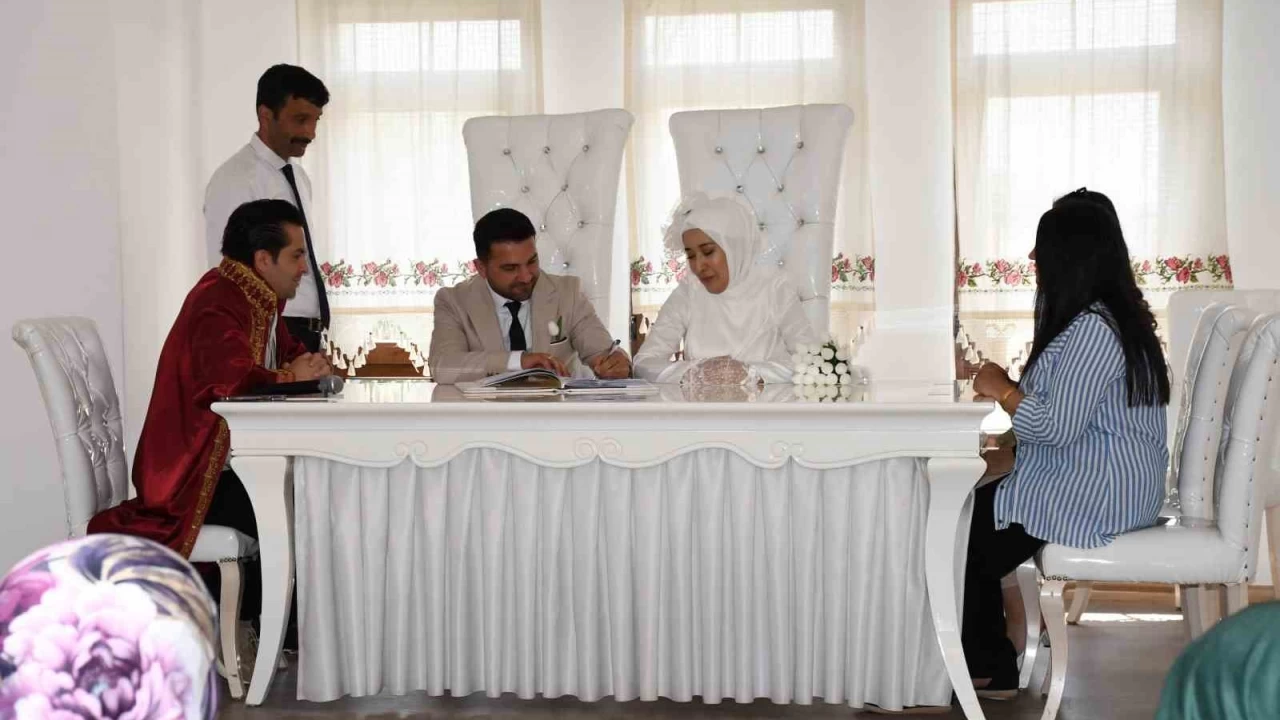Nikah dairesinde 25.05.2025 yoğunluğu