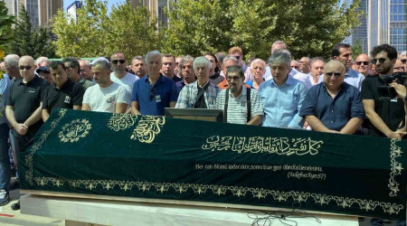 Odasında ölü bulunan ünlü doktor son yolculuğuna uğurlandı