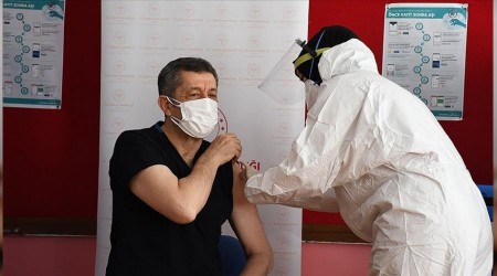 Öğretmenlere aşı uygulaması başladı