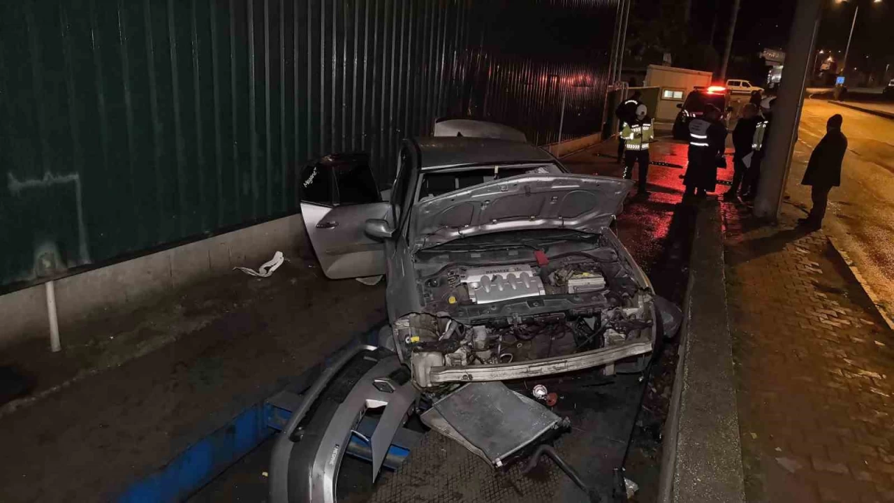 Olay yerinden ka�an ��pheliler kaza yapt�: 1 �l�, 2 yaral�