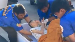 Öldü sanılan kadın, cenaze töreninde canlandı