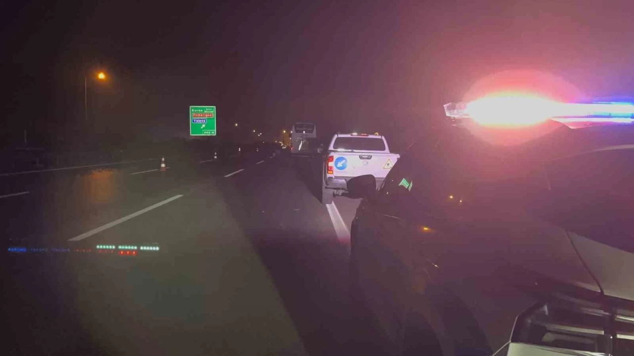 Otobanda yolun kar��s�na ge�mek isteyen kad�na otob�s �arpt�: 1 �l�