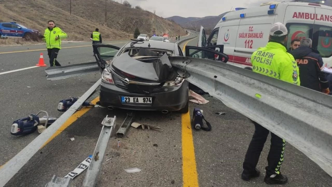 Otomobil bariyerlere ok gibi saplandı: 1 ölü, 1 yaralı