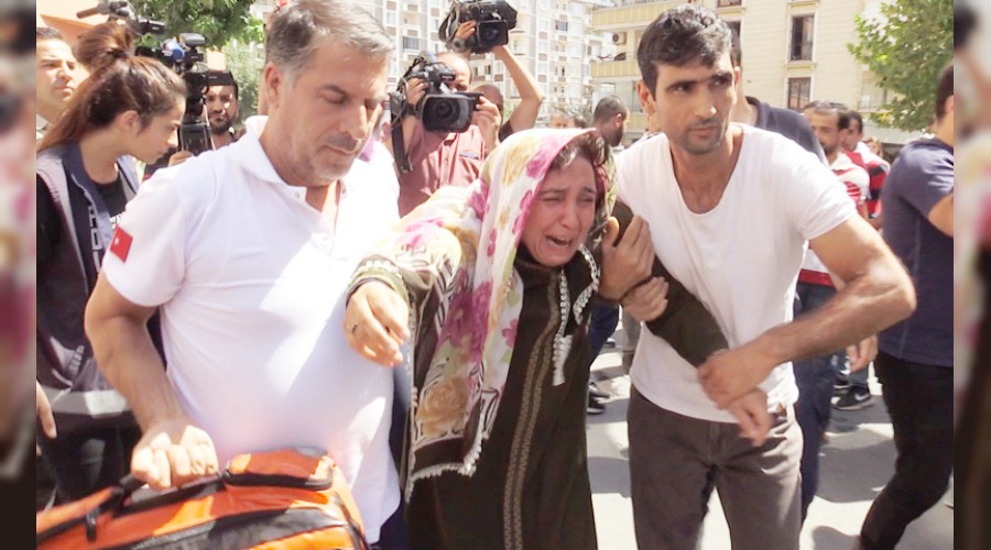 Oturma eyleminde ald��� haberle y�k�ld�