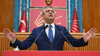 �zg�r �zel'den Tom Barrack'a tepki