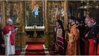 Papa fesat yuvasında