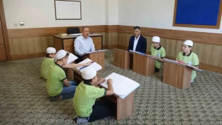 Parmaklarıyla ezberliyorlar