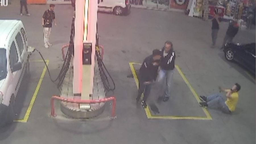 Pendik'te akaryak�t istasyonu �al��an�na tornavidal� sald�r� 